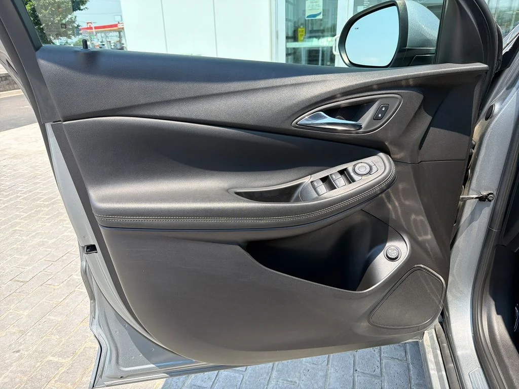 Used 2023 Gray Buick Select image 10