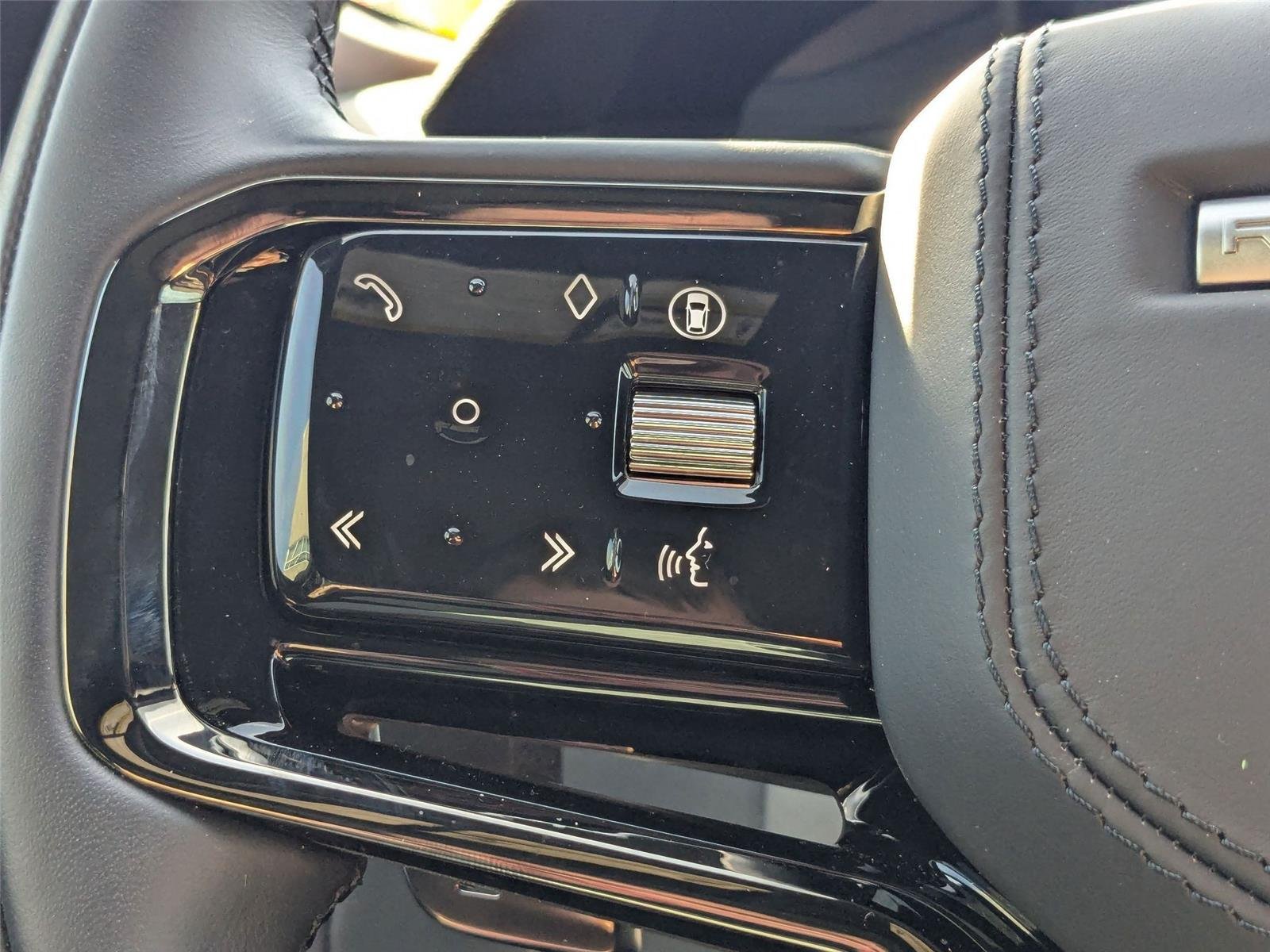 Used 2026 Fuji White Land Rover S image 17
