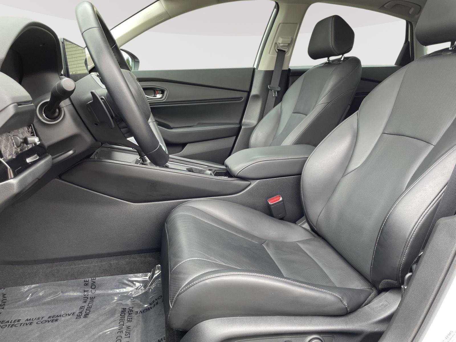 Used 2023 Platinum White Pearl Honda Touring image 3