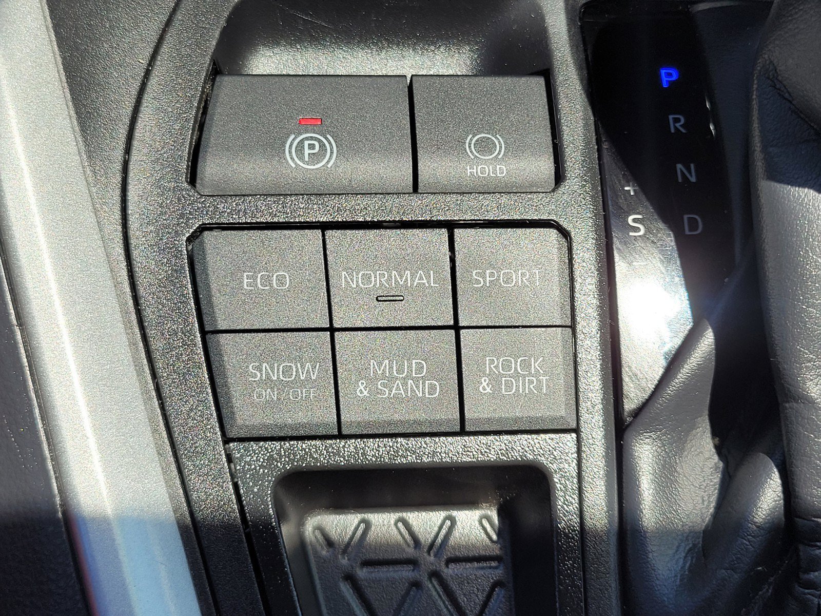 Used 2025 Silver Toyota XLE image 22