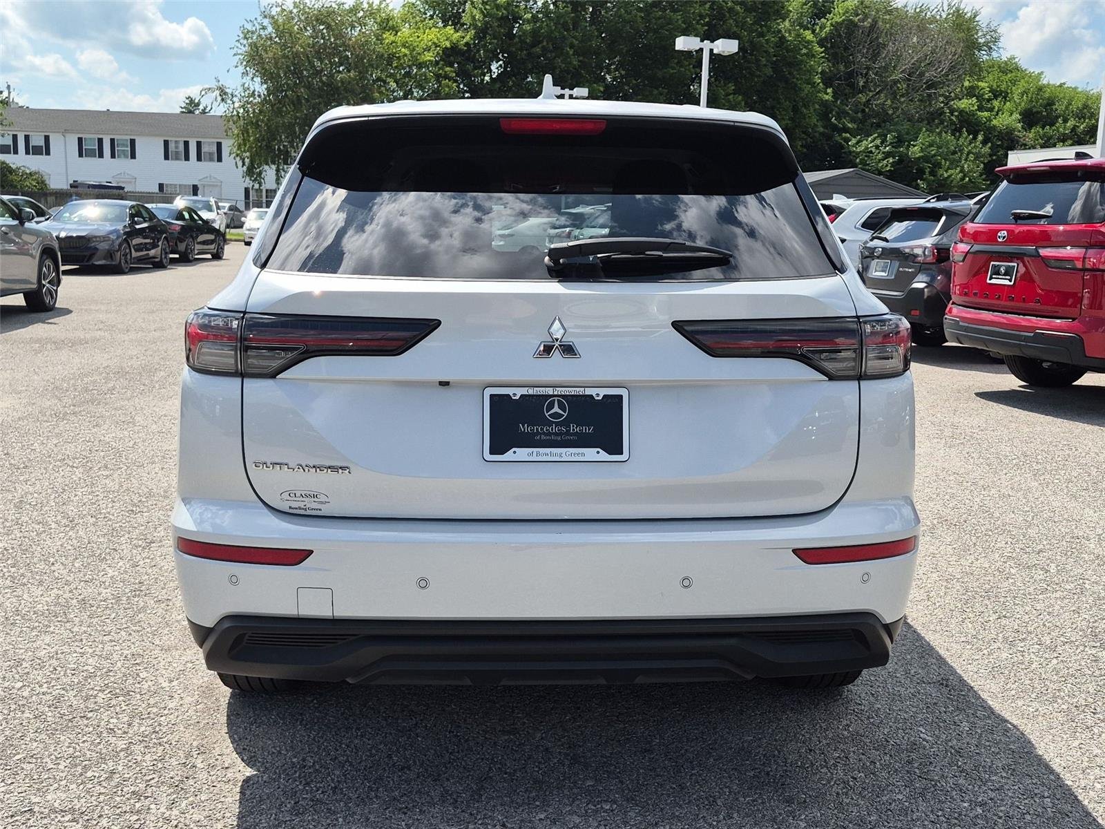 Used 2025 White Diamond Mitsubishi ES image 4