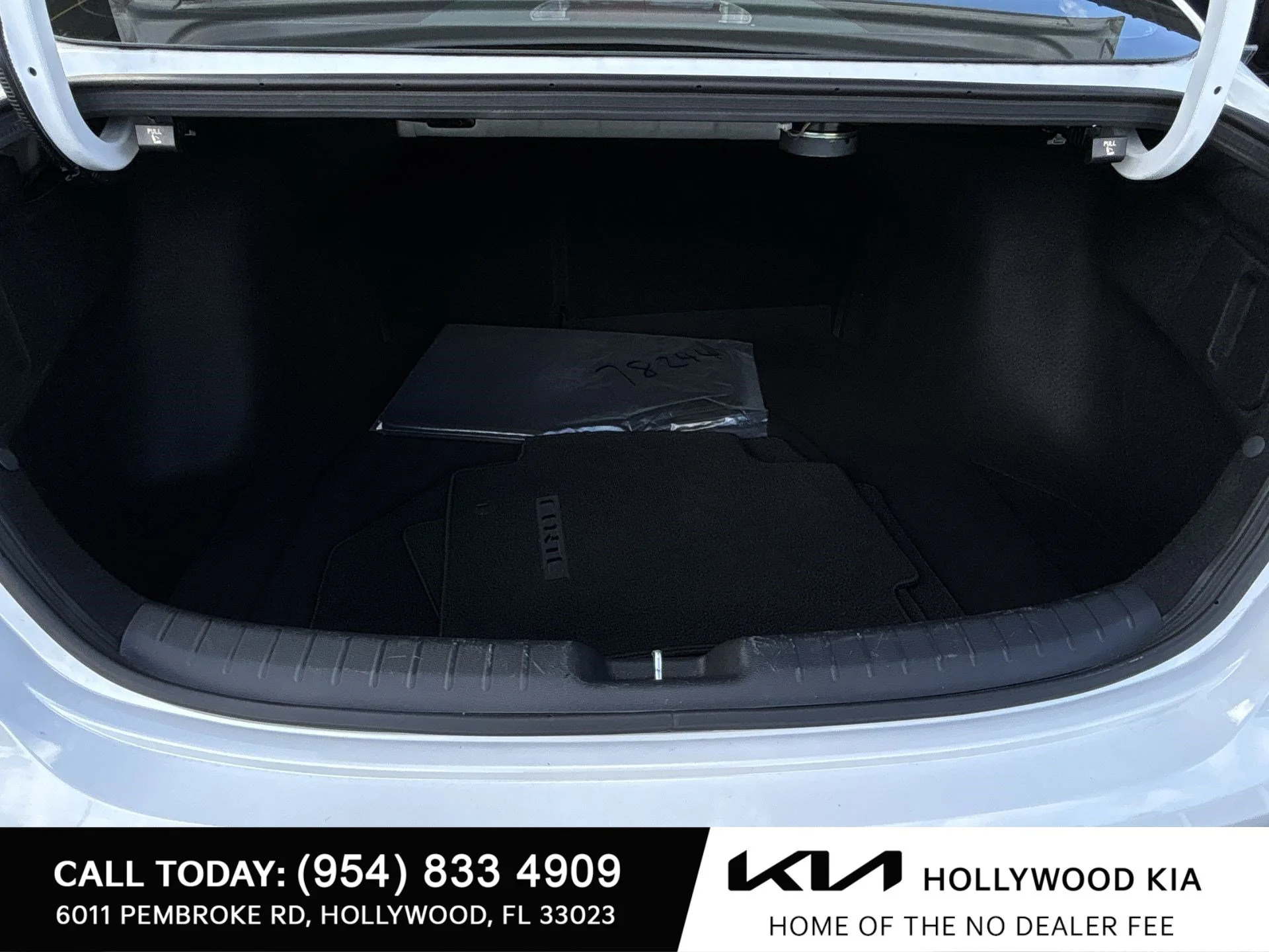 Used 2024 Snow White Pearl Kia GT-Line image 21