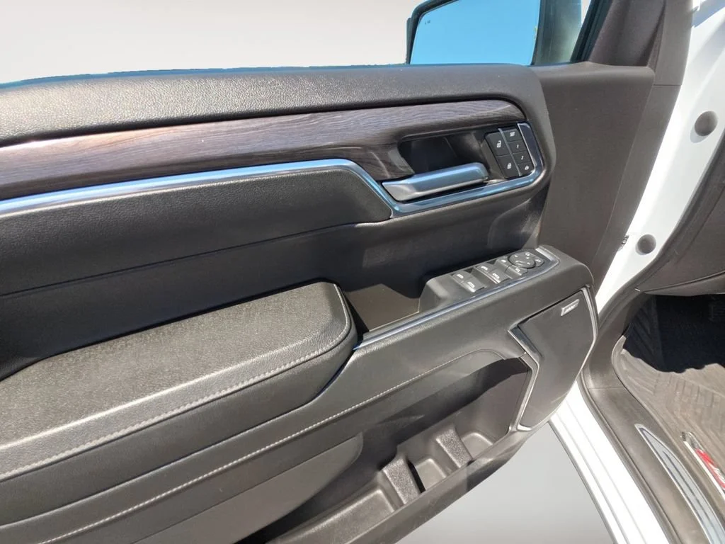 Used 2023 Summit White Chevrolet LTZ image 10