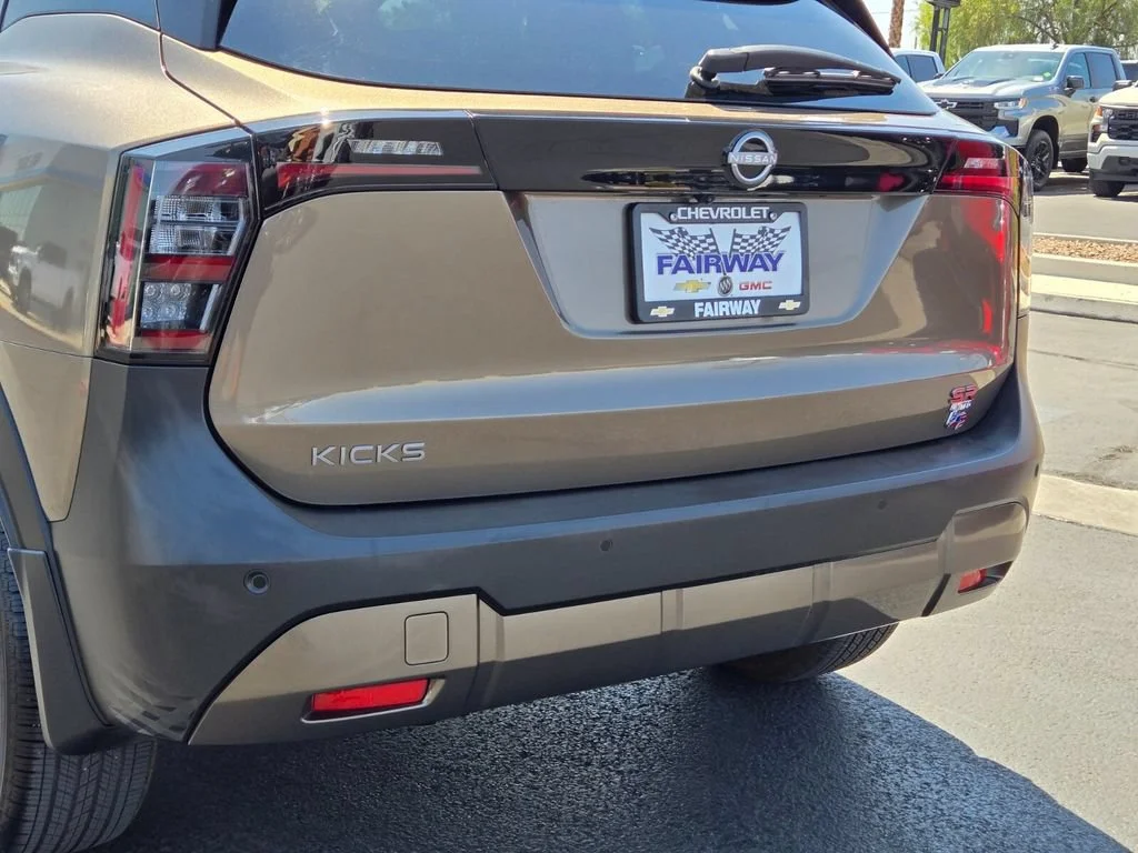 Used 2025 Canyon Bronze Met Nissan SR image 5