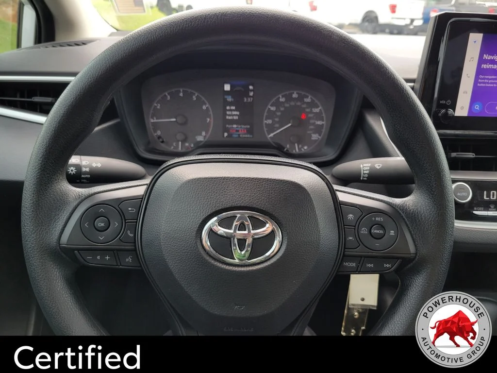 Used 2025 White Toyota LE image 30
