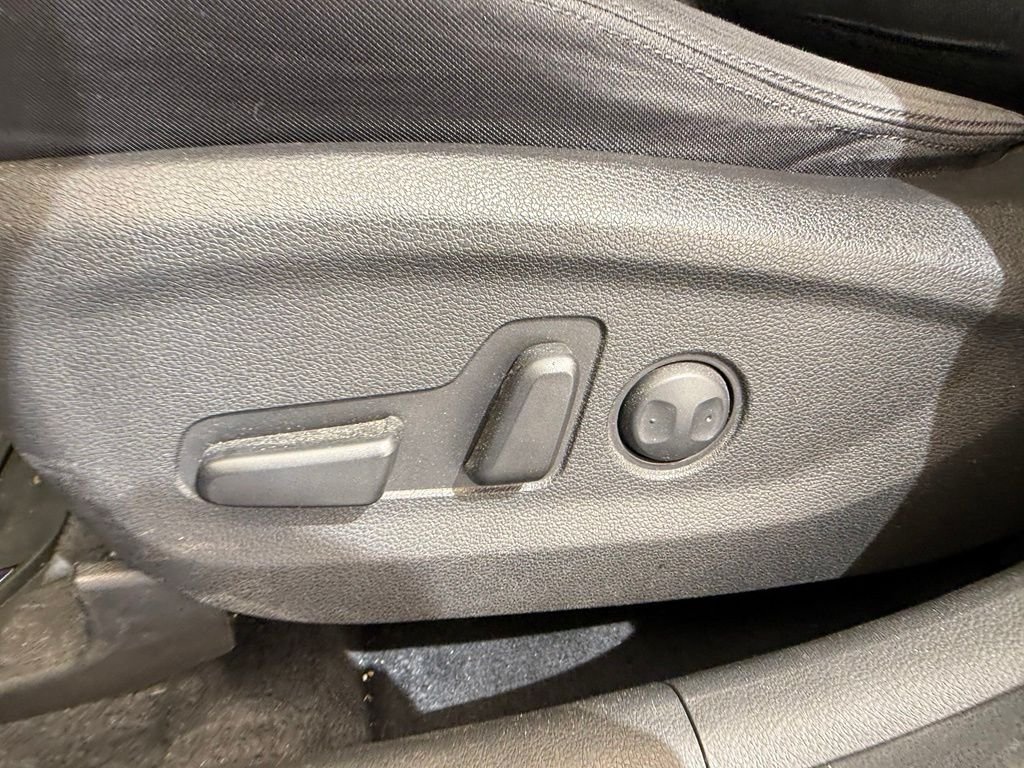Used 2016 Caribbean Blue Hyundai SE image 14