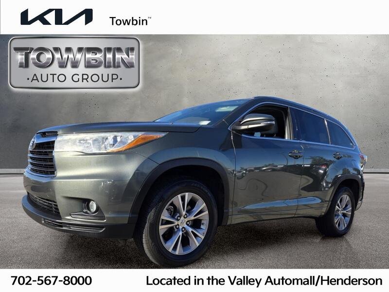 Used 2015 Green Toyota XLE V6 image 1