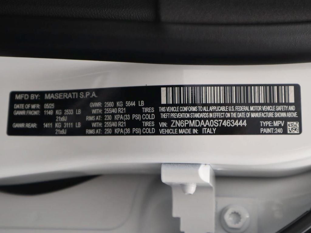 Used 2025 Bianco Astro Metallic Maserati Base image 34
