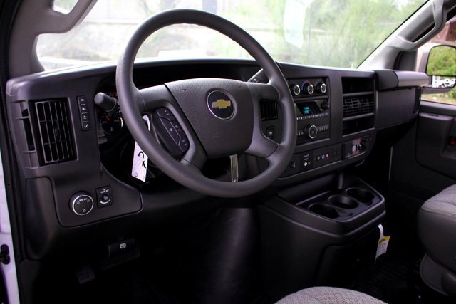 New 2025 Summit White Chevrolet WT image 9