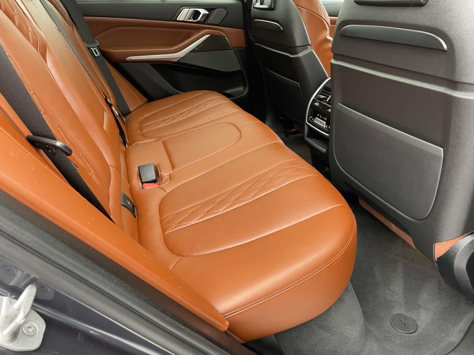 Used 2022 Arctic Grey Metallic BMW M50i image 25