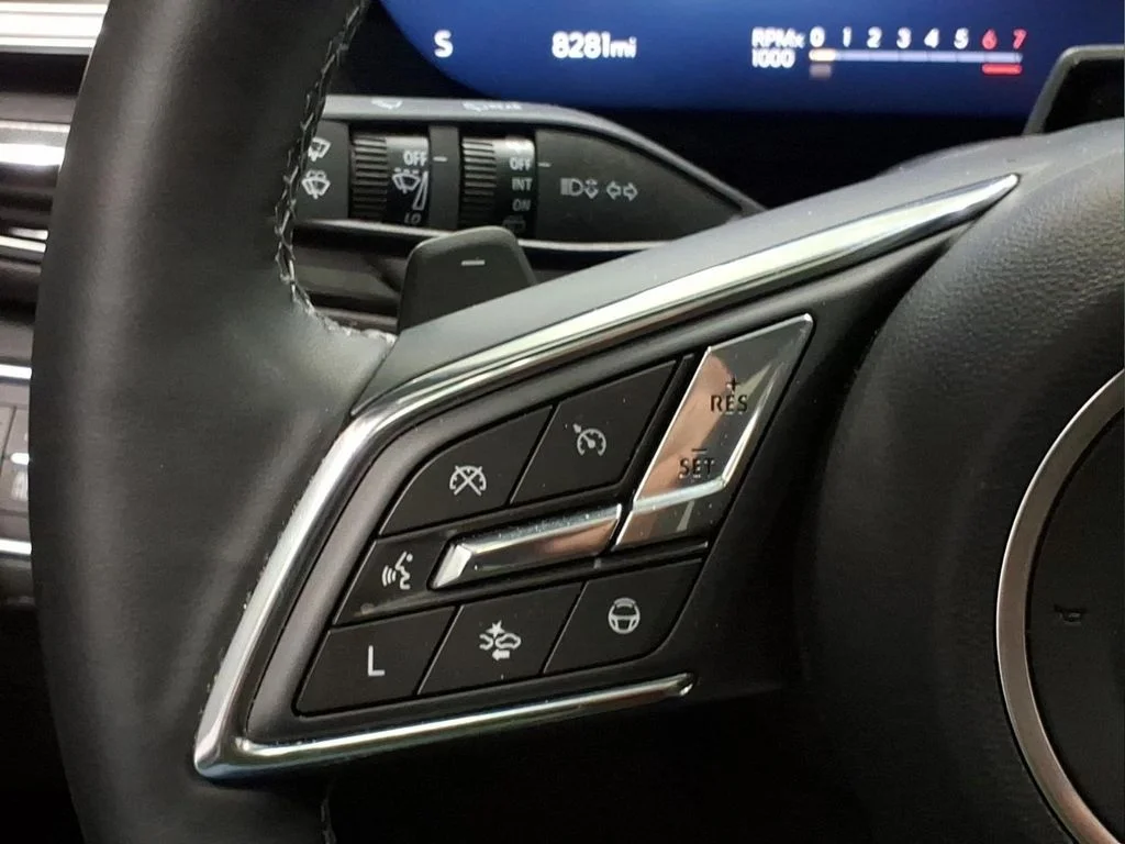 Certified Used 2025 Gray Buick Avenir image 20