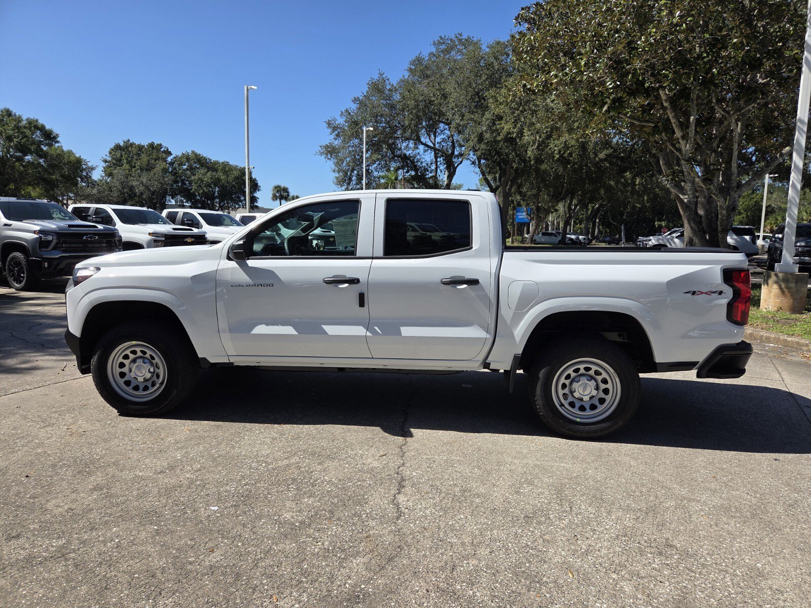 New 2026 Summit White Chevrolet WT image 4