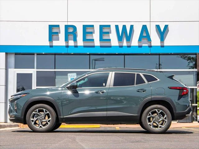 Used 2025 Cypress Gray Chevrolet LT image 3