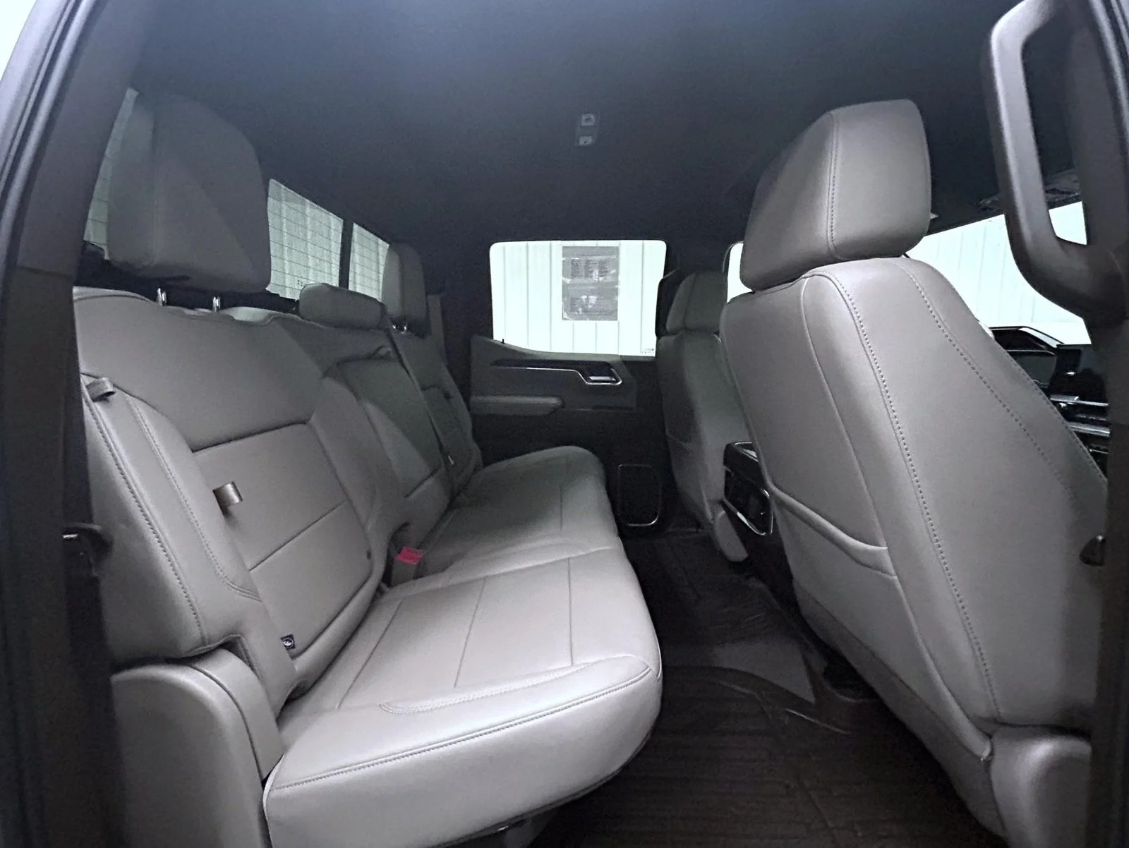Used 2025 White GMC SLT image 18