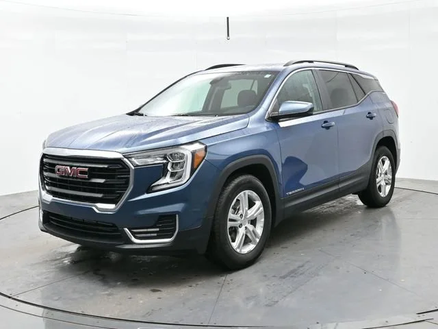 Used 2024 Downpour Metallic GMC SLE image 3