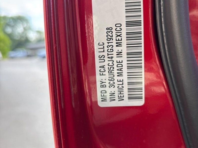 New 2026 Molten Red Pearl-Coat Exterior Paint RAM Black Express 4x4 image 14