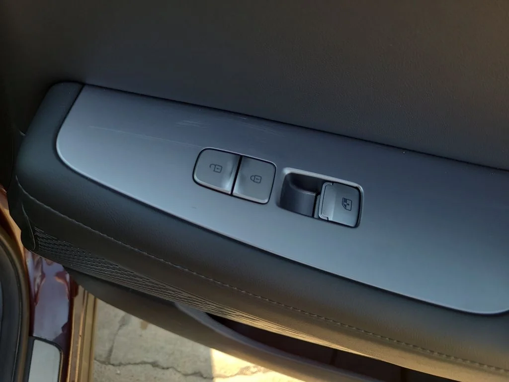 Used 2025 Red Hyundai SEL Premium image 10