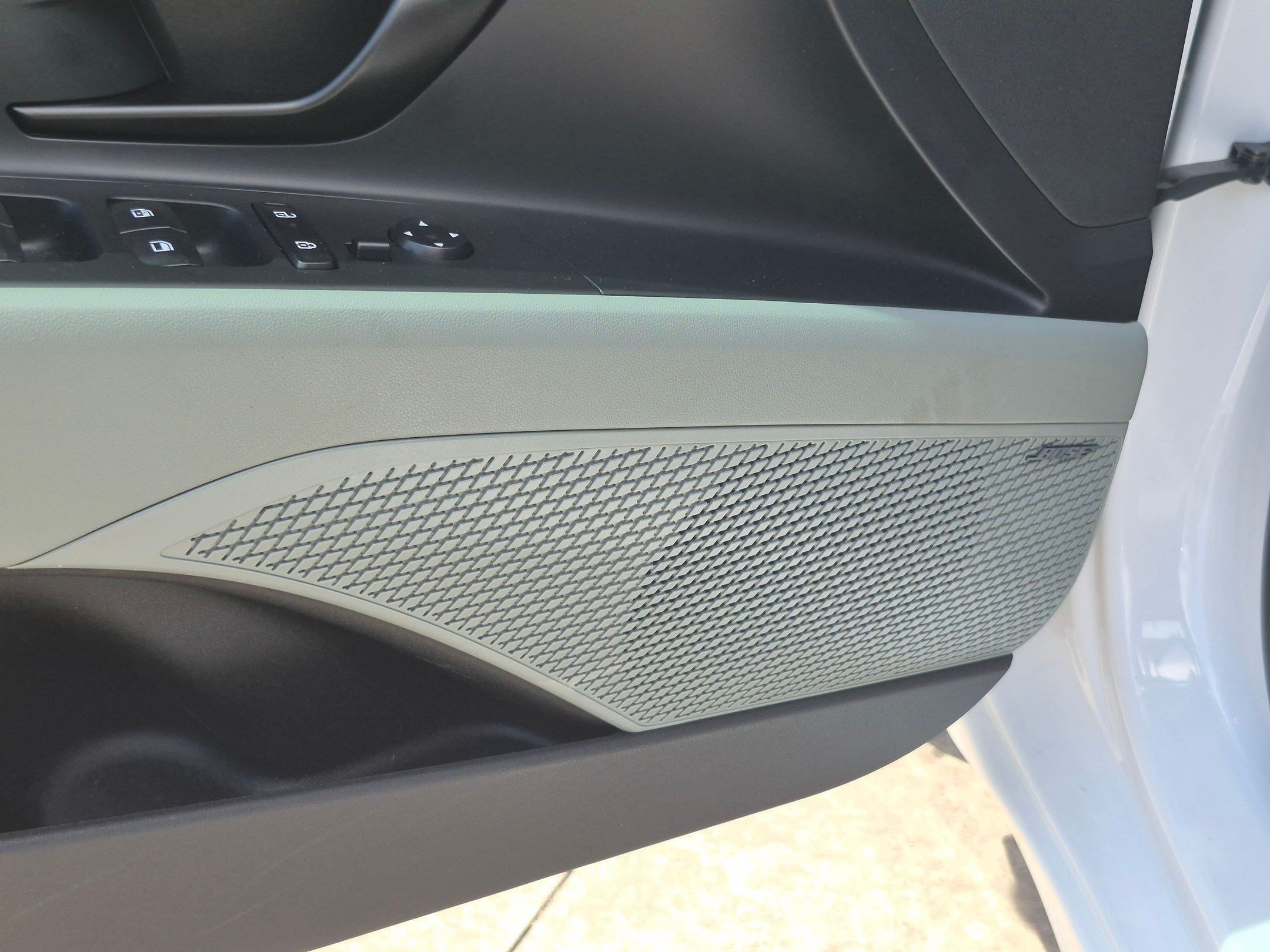 2026 Hyundai Elantra Limited - Photo 14