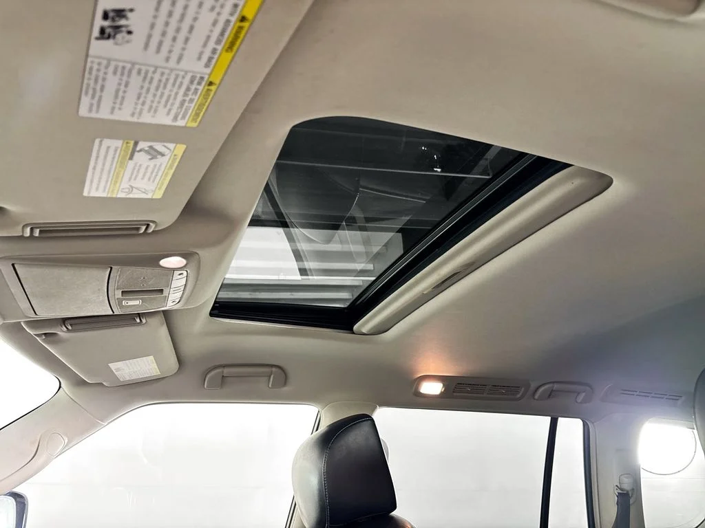 Used 2019 White INFINITI LUXE image 19