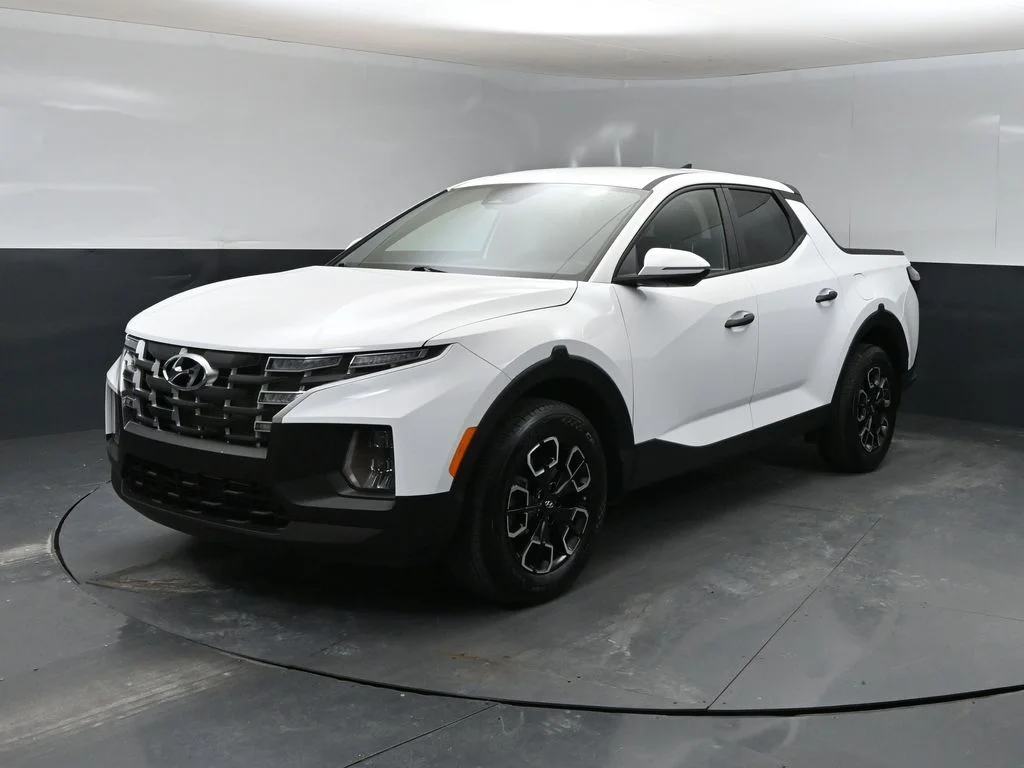 Used 2024 White Hyundai SEL image 5