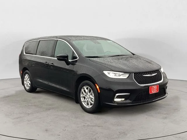 New 2026 Diamond Black Chrysler SELECT image 8