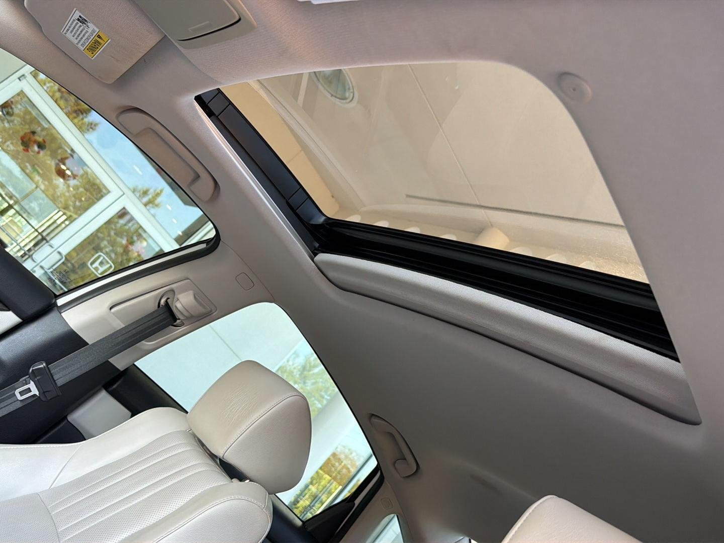 Used 2018 Platinum White Pearl Honda Touring image 34
