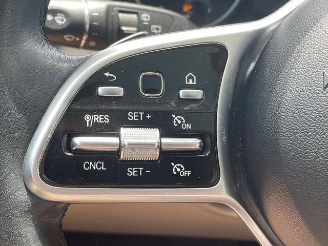 Used 2022 White Mercedes-Benz GLC 300 image 22