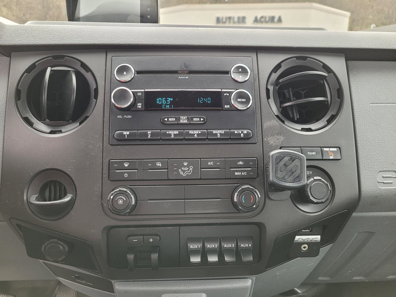 Used 2016 Oxford White Ford  image 23