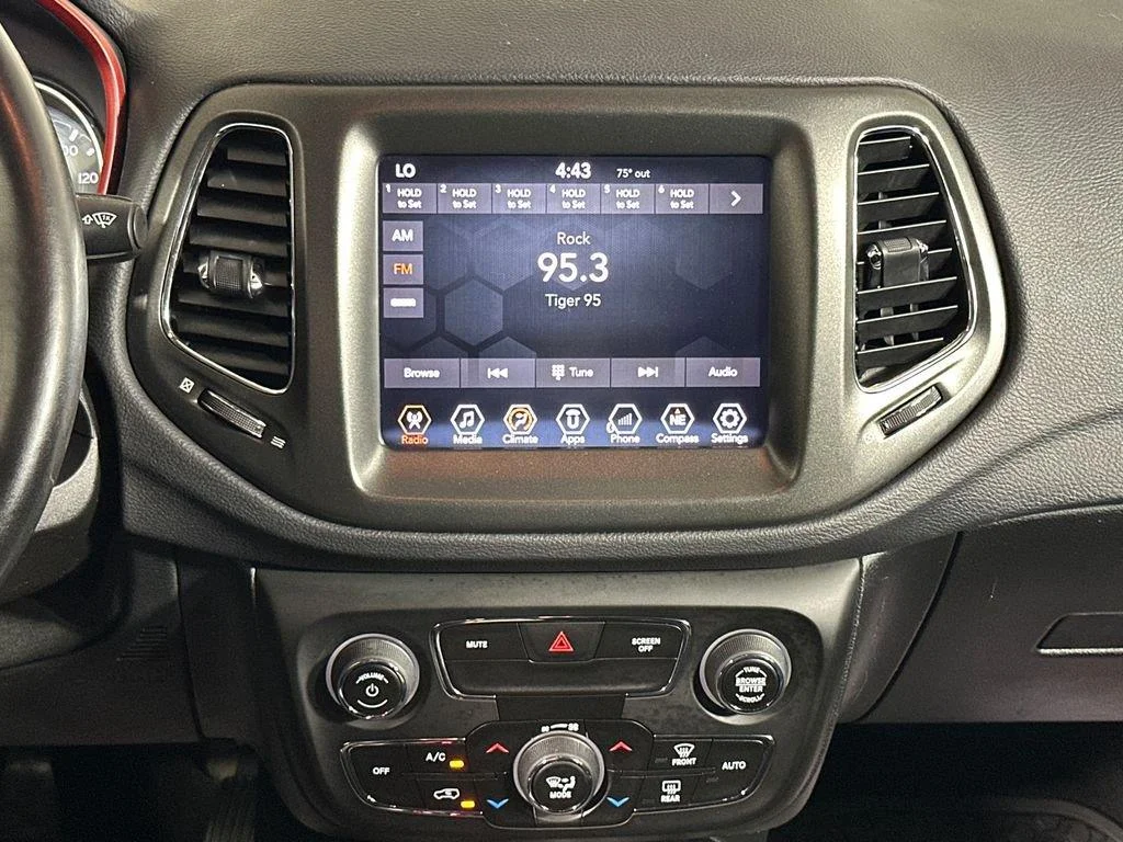 Used 2018 Redline Pearlcoat Jeep Trailhawk image 27