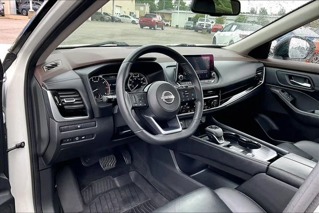 Used 2023 White Nissan SL image 14
