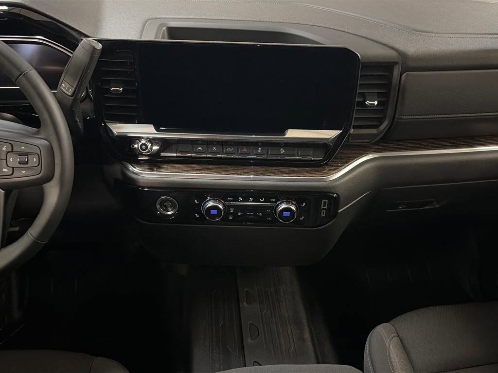 Used 2024 Summit White GMC Elevation image 19