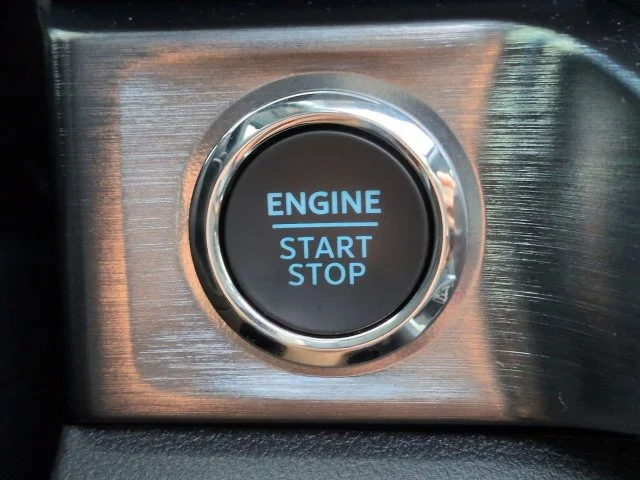 Used 2025 Gray Metallic Ford Lariat image 31