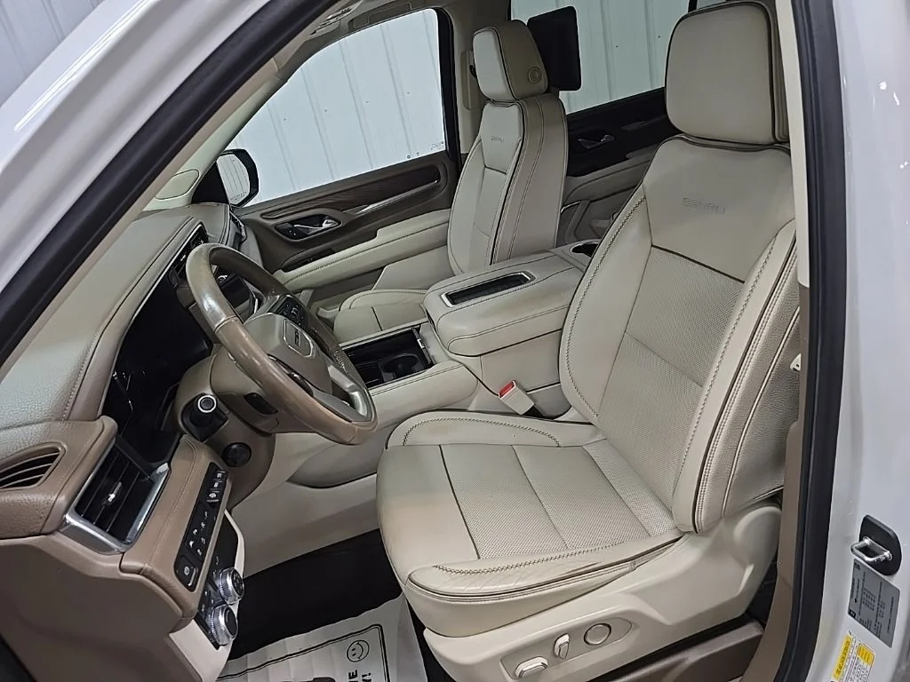 Used 2021 White GMC Denali image 31