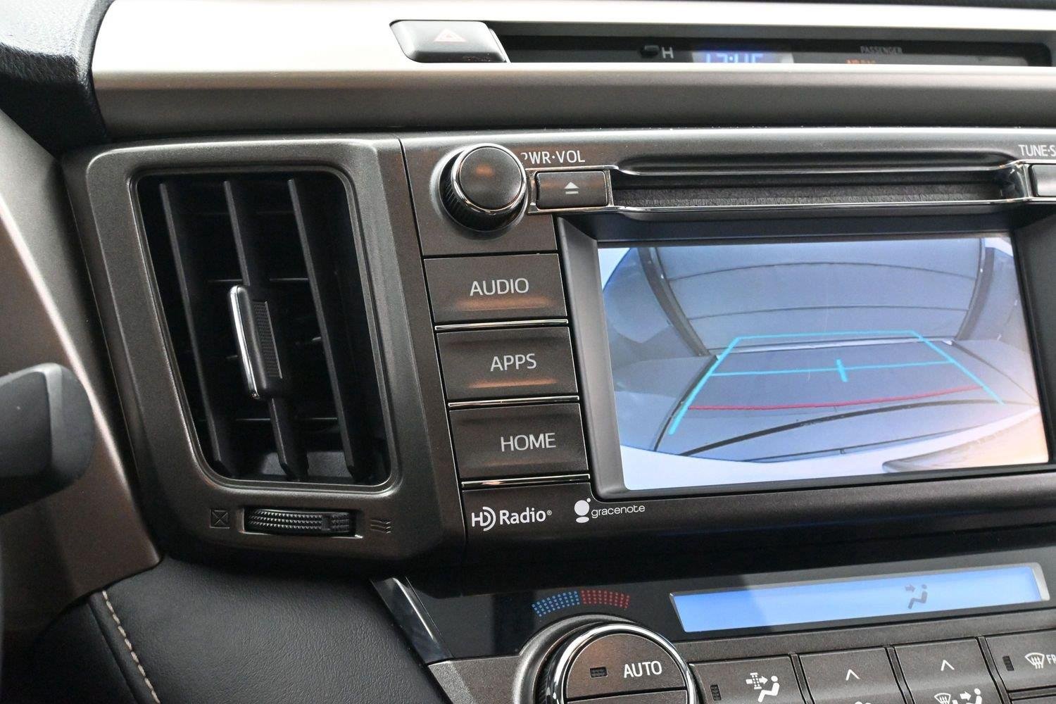 Used 2015 Super White Toyota XLE image 20