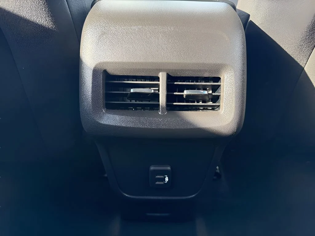 Used 2024 Summit White Chevrolet LT image 13