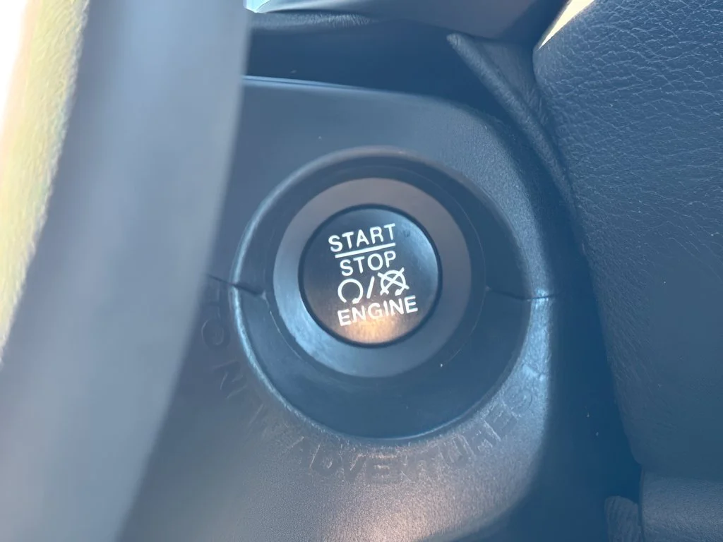 Used 2022 White Jeep Latitude image 16