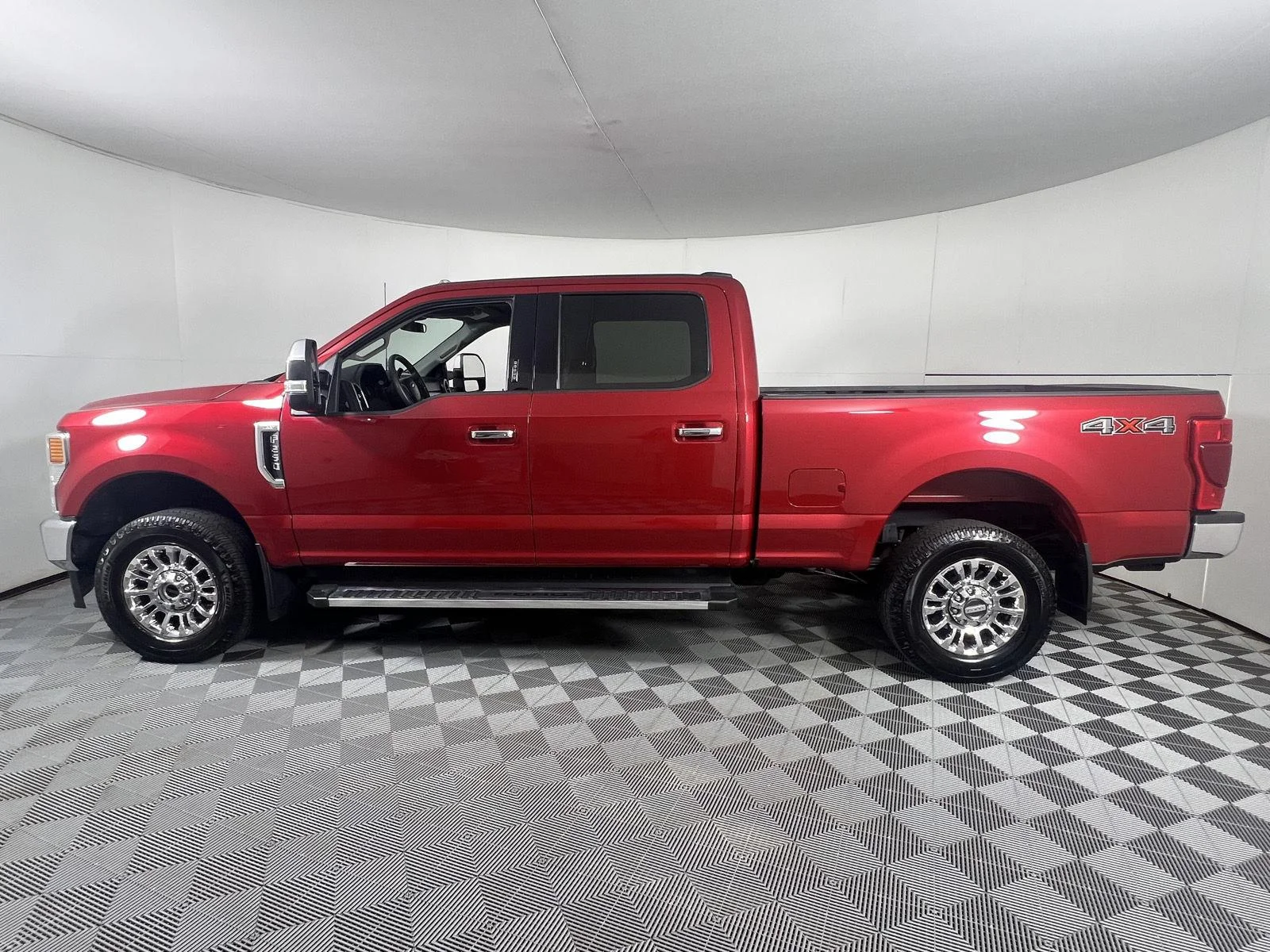 Used 2022 Rapid Red Metallic Tinted Clearcoat Ford XLT image 7