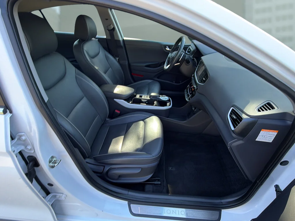 Used 2019 Ceramic White Hyundai Limited image 19