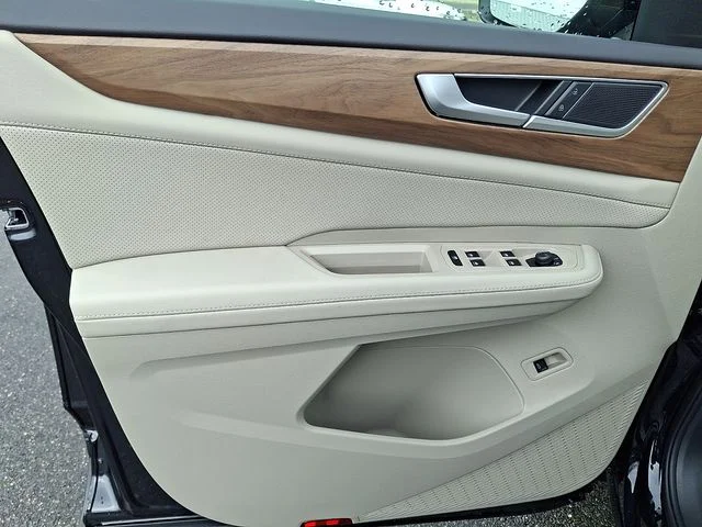 New 2026 Black Volkswagen SE w/Technology image 8