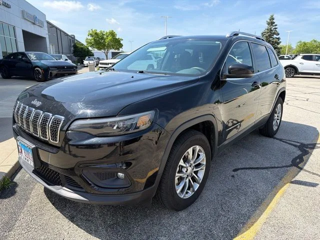 Used 2021 Black Jeep Latitude Lux image 2