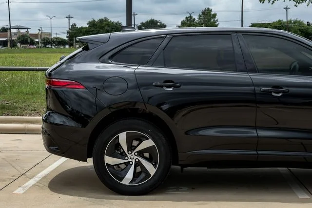 2026 Jaguar F-Pace R-Dynamic S - Photo 8