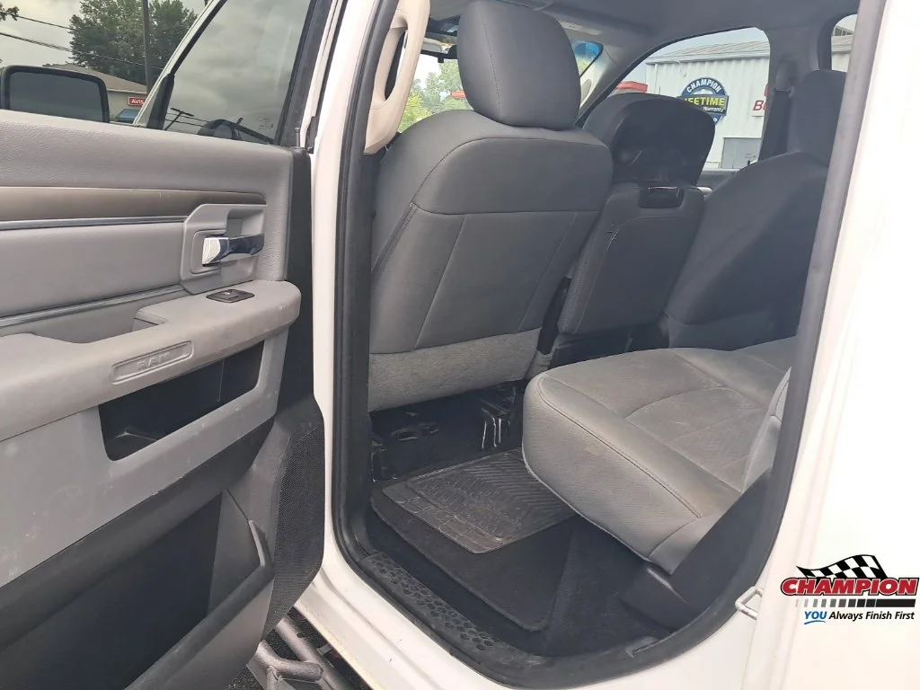 Used 2016 White Ram SLT image 12