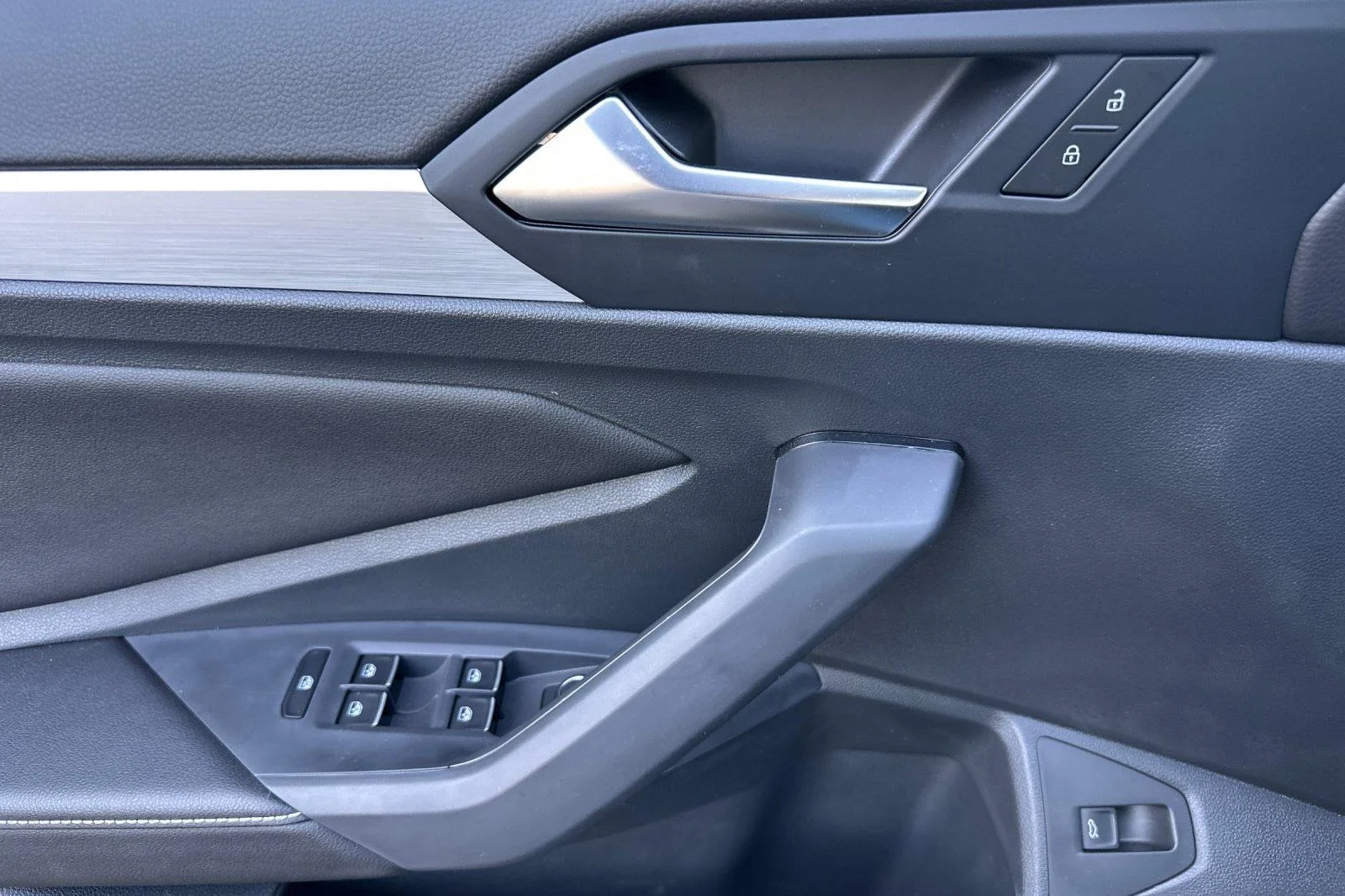 New 2026 Monterey Blue Pearl Volkswagen S image 11