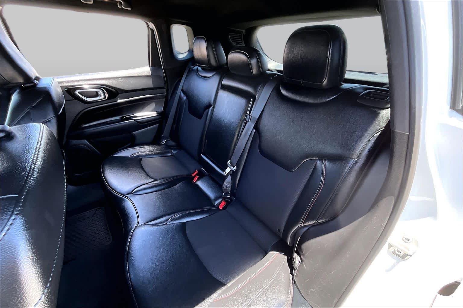 Used 2024 Bright White Clearcoat Jeep Trailhawk image 19