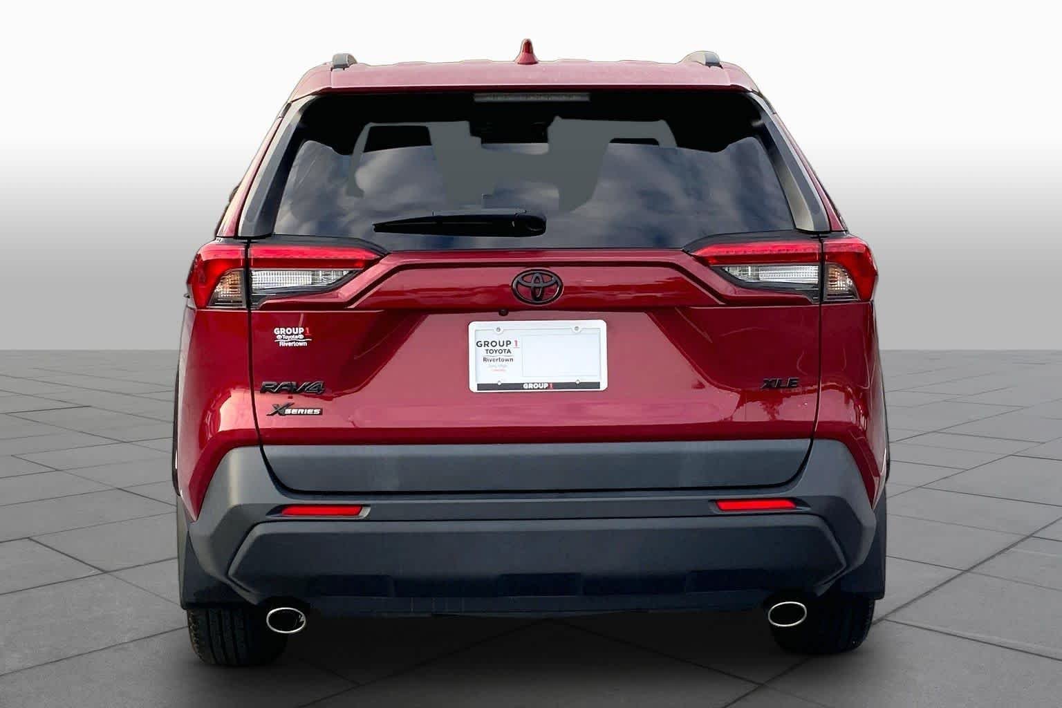 Used 2024 Ruby Flare Pearl Toyota XLE image 5