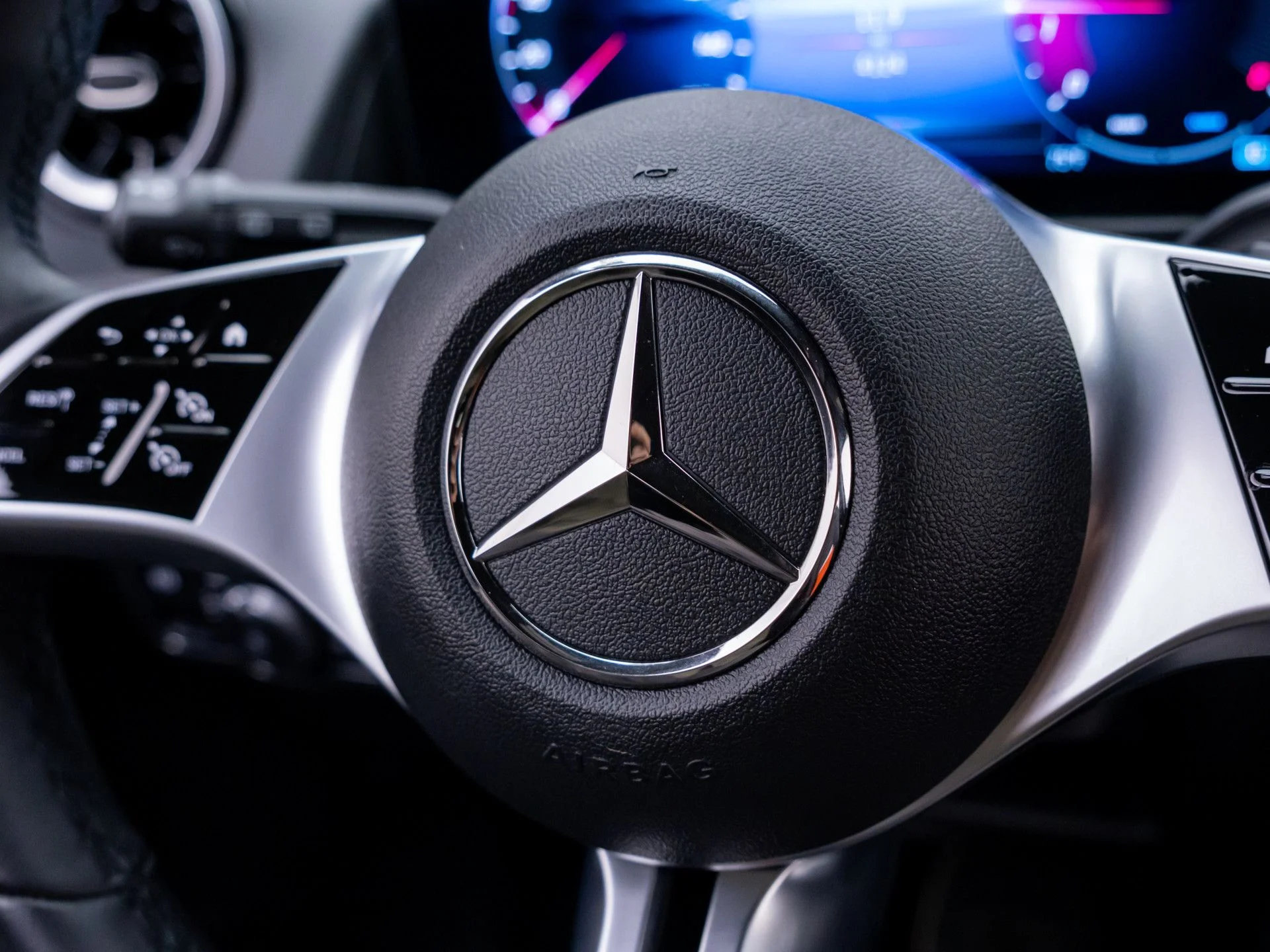 Used 2026 Black Mercedes-Benz GLB 250 image 27