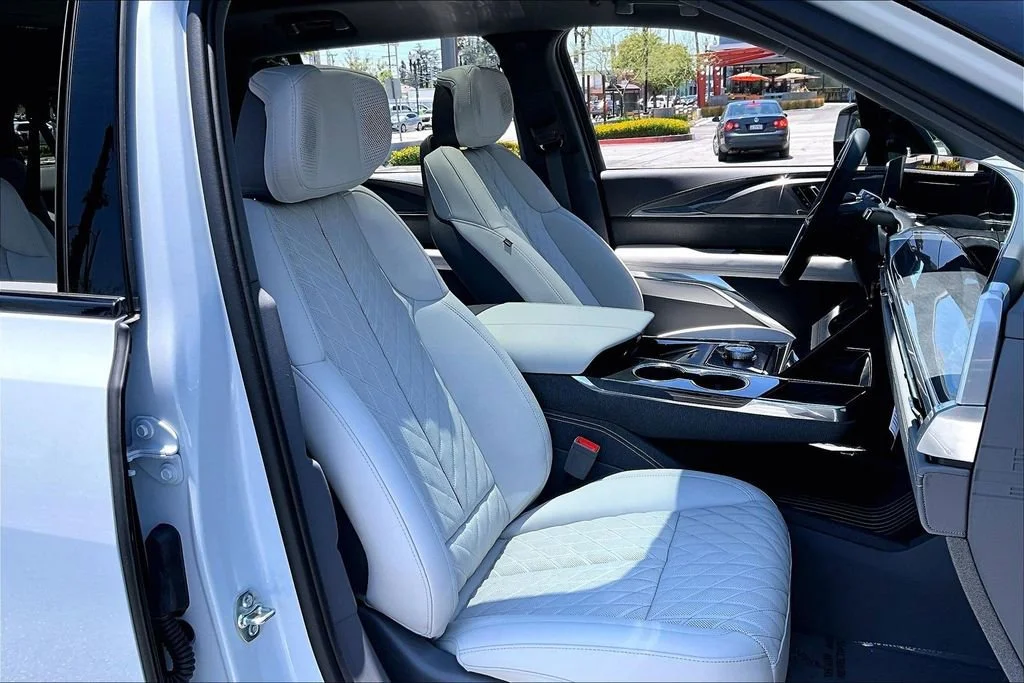 New 2026 Vibrant White Tricoat Cadillac Luxury image 36