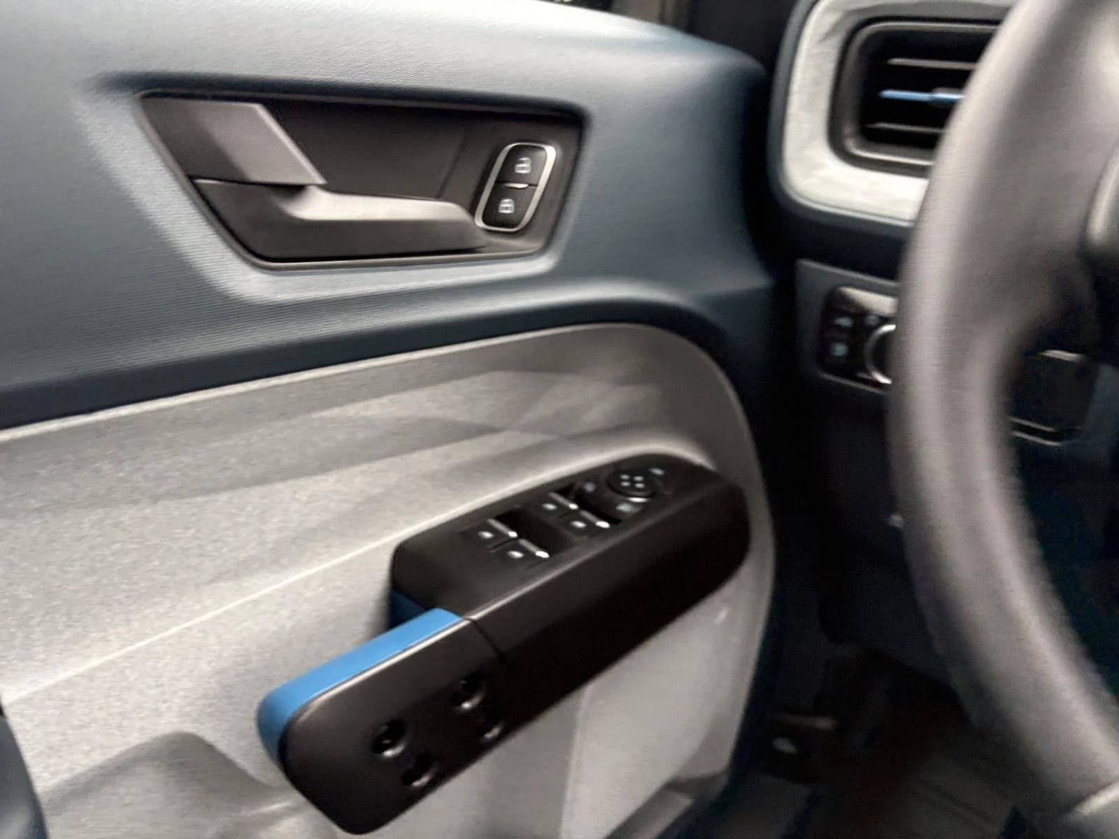 New 2026 Azure Gray Metallic Tri-Coat Ford XLT image 15