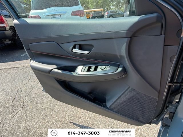 New 2026 Atlantic Gray Metallic / Super Black Two-tone Nissan SR image 18