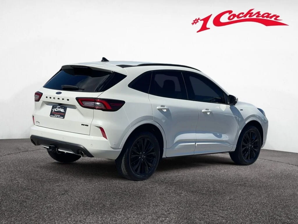 Used 2023 Star White Metallic Tri-Coat Ford ST-Line Elite image 27